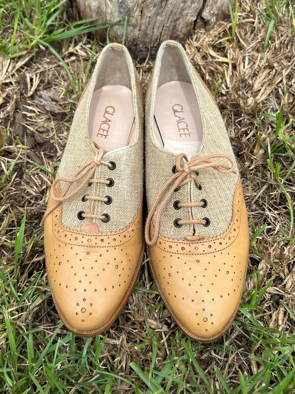 GLACÉE Two-Tone Wingtip Oxford Shoes Tan Leather & Textured Canvas